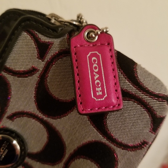 Coach Wristlet -- looking to sell fast - Picture 4 of 4